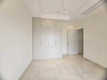 Room in 3 BHK Apartment at Indiabulls Sky Forest, Lower Parel – for Rent