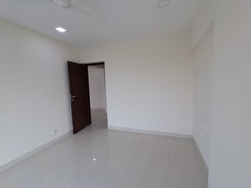 Room in 3 BHK Apartment at New India Himalaya, Andheri East – for Rent