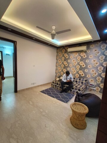 Living Room in 3 BHK Builder Floor at Green Park Extension – for Rent