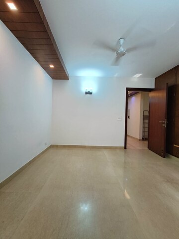 Room in 3 BHK Builder Floor at Green Park Extension – for Rent