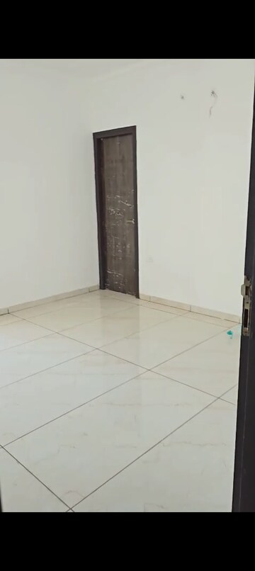 Room in 2 BHK Apartment at Rishita Manhattan, Gomti Nagar – for Rent