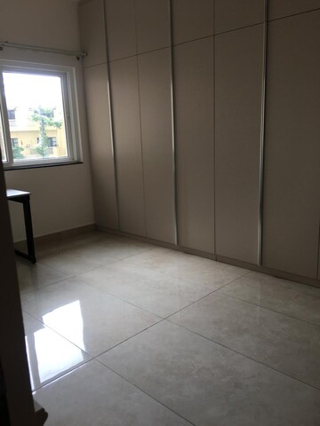 Room in 3 BHK Apartment at Prestige Waterford, Whitefield – for Rent