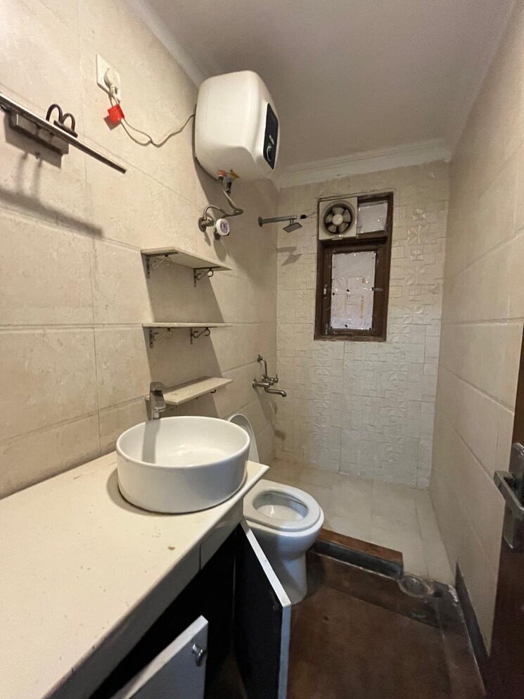 Bathroom, lajpat nagar 4 1 Bedroom 400 Sq.Ft. Builder Floor In Lajpat Nagar 4 Delhi 8807358