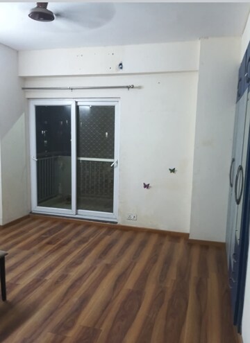 Room in 2.5 BHK Apartment at Shri Radha Sky Gardens, Sector 16b Greater Noida – for Rent