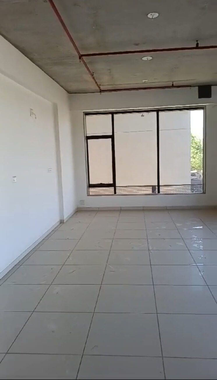 Room, ashram road Commercial Office Space 880 Sq.Ft. In Ashram Road Ahmedabad 8807365