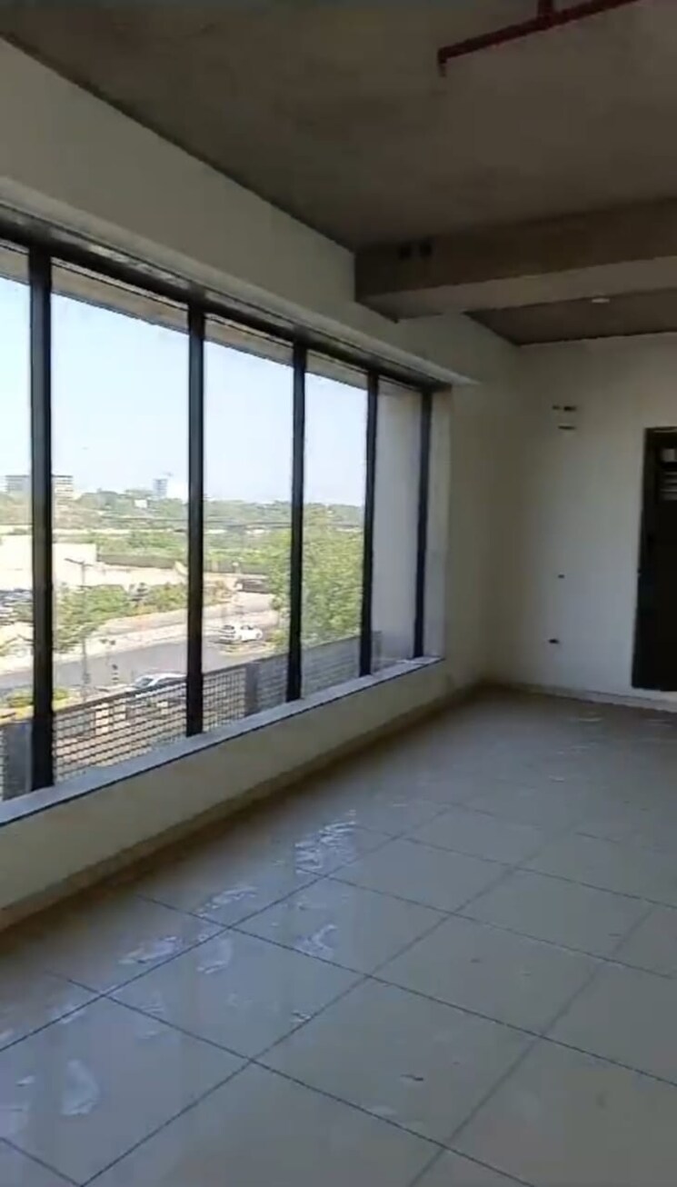 Room, ashram road Commercial Office Space 880 Sq.Ft. In Ashram Road Ahmedabad 8807365