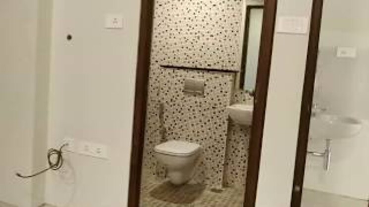 Bathroom, vasant vihar 4 Bedroom 525 Sq.Yd. Villa In Vasant Vihar Delhi 8807386