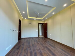 Room in 4 BHK Builder Floor at Sector 57 – for Sale