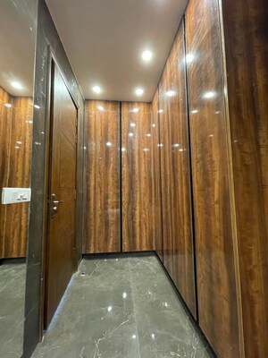 Building Lobby in 4 BHK Builder Floor at Sector 57 – for Sale