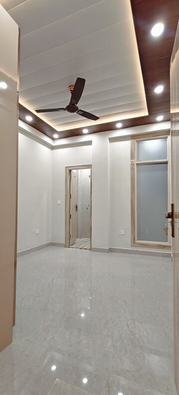 Room in 3 BHK Builder Floor at Shakti Khand iv – for Sale