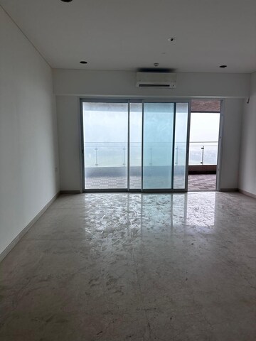 Room in 3 BHK Apartment at Lokhandwala Minerva Mahalaxmi, Mahalaxmi – for Rent