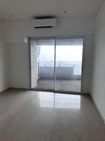 Room in 3 BHK Apartment at Lokhandwala Minerva Mahalaxmi, Mahalaxmi – for Rent