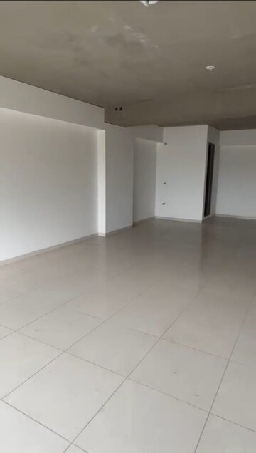 Room in  Office Space at Sun Westbank, Navrangpura – for Rent