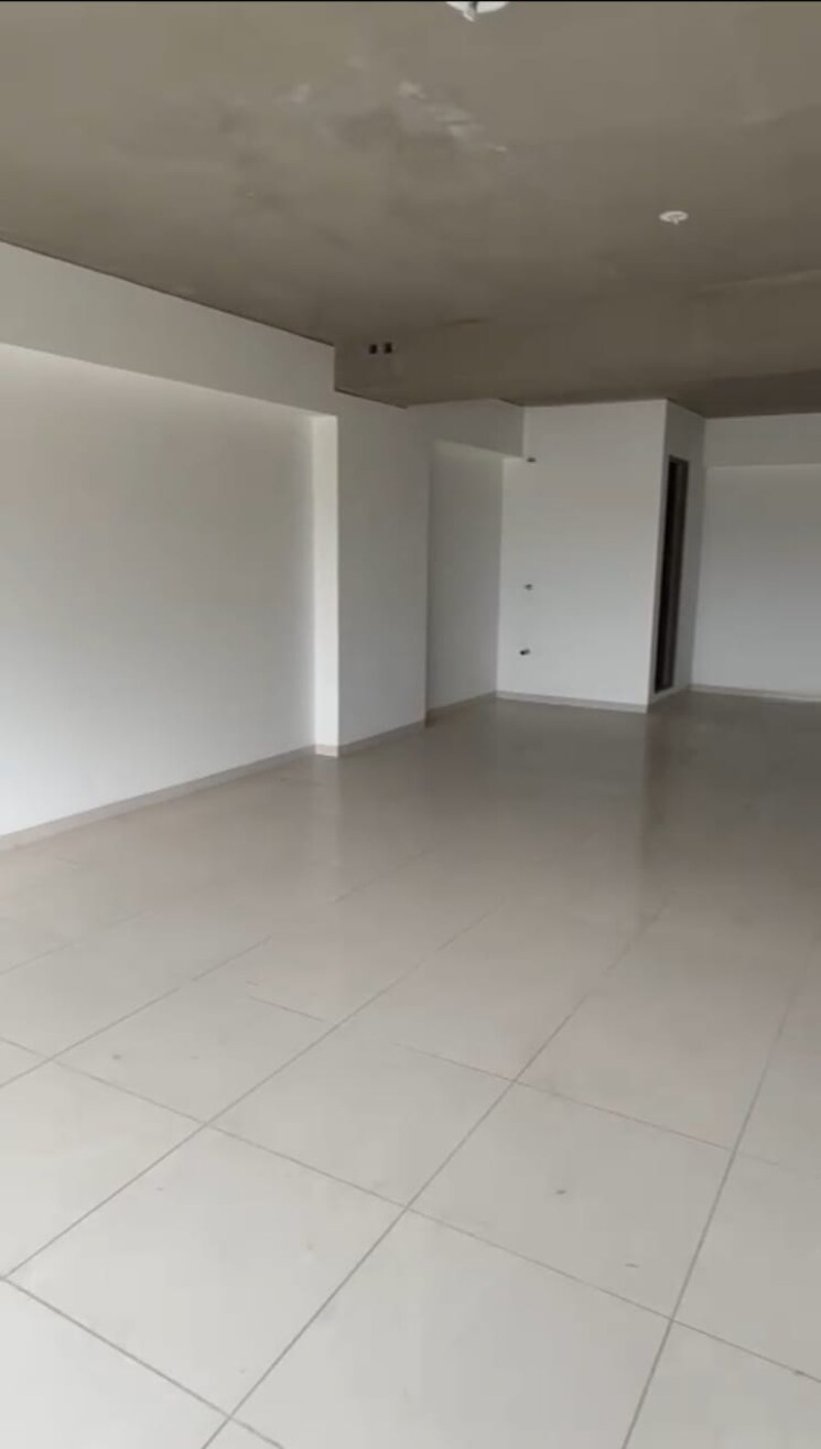 Room, sun-westbank Commercial Office Space 1150 Sq.Ft. In Navrangpura Ahmedabad 8807456