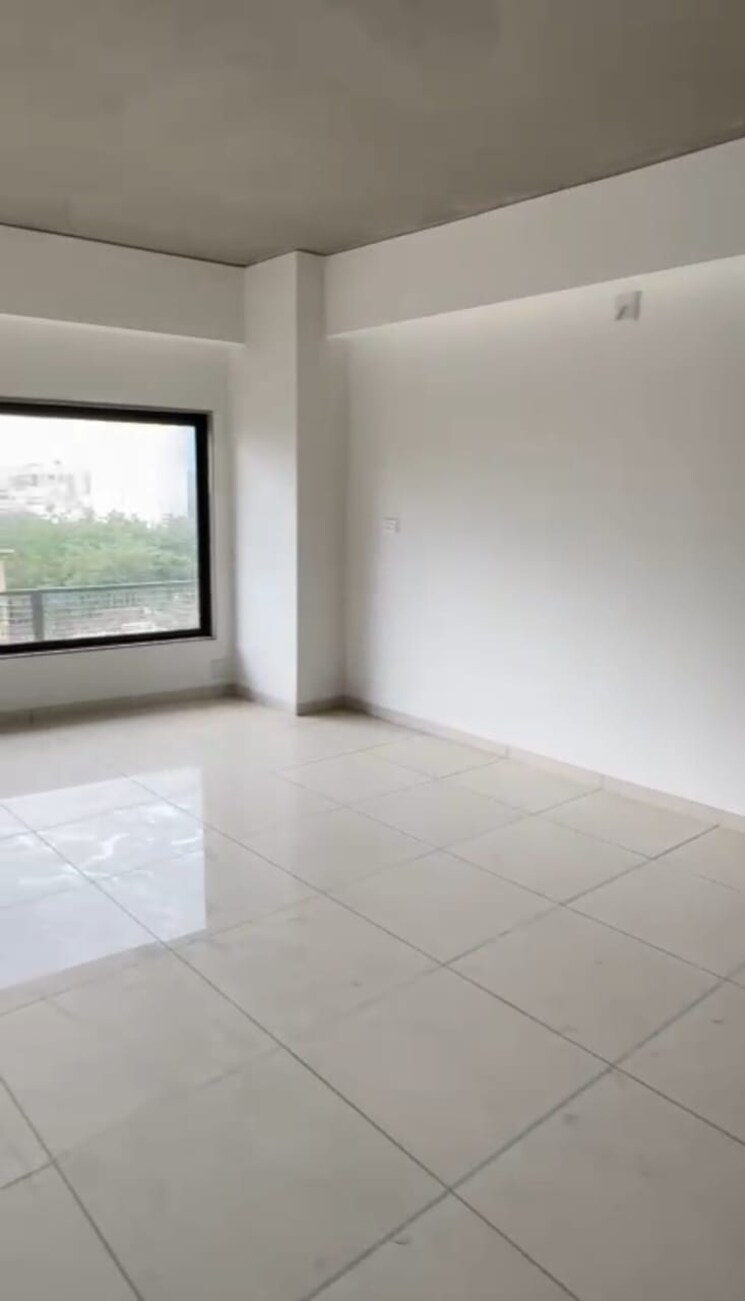 Room, sun-westbank Commercial Office Space 1150 Sq.Ft. In Navrangpura Ahmedabad 8807456