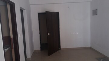 Room in 2 BHK Apartment at Rajat Flora, Em Bypass – for Sale