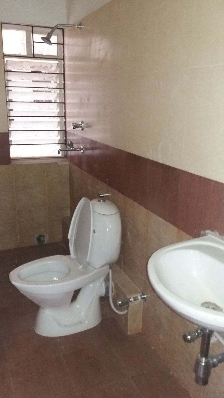 Bathroom, rajat-flora 2 Bedroom 985 Sq.Ft. Apartment In Em Bypass Kolkata 8807451