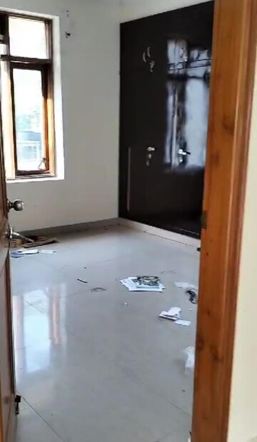Room in 1 BHK Independent House at Ansal Golf Links 1 – for Rent