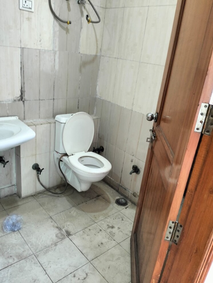 Bathroom, ansal golf links 1 1 Bedroom 650 Sq.Ft. Independent House In Ansal Golf Links 1 Greater Noida 8662856