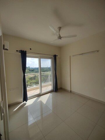 Room in 3 BHK Apartment at Mantri Lithos, Thanisandra – for Rent