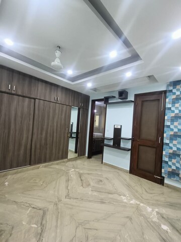 Room in 3 BHK Builder Floor at Saket – for Rent