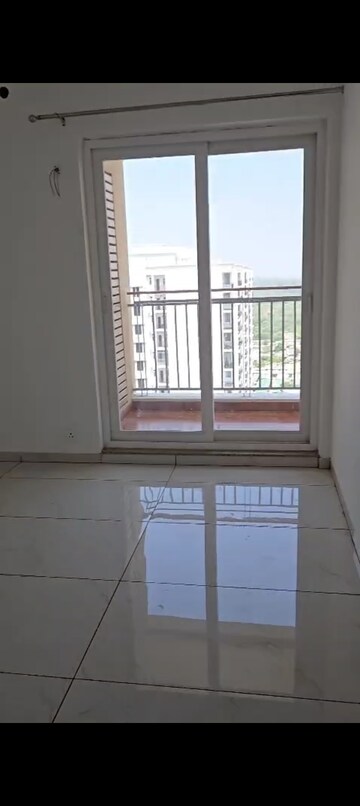 Room in 3 BHK Apartment at Gomti Nagar – for Rent
