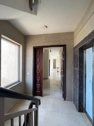 Building Lobby in 4 BHK Builder Floor at BPTP Amstoria Plot, Sector 102 – for Rent