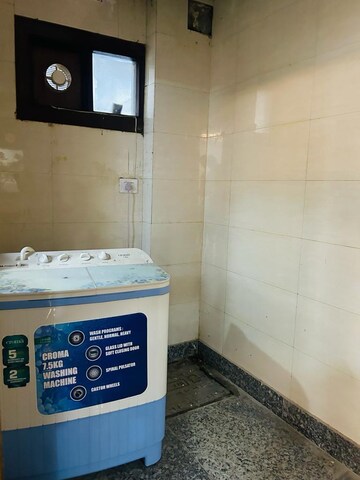 Furnished Amenities in 1 BHK Builder Floor at Paryavaran Complex – for Rent