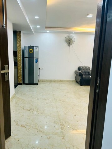 Room in 1 BHK Builder Floor at Paryavaran Complex – for Rent