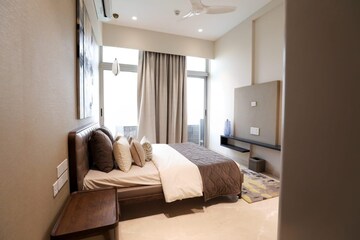 Bedroom in 4 BHK Apartment at Indiabulls Blu, Worli – for Rent