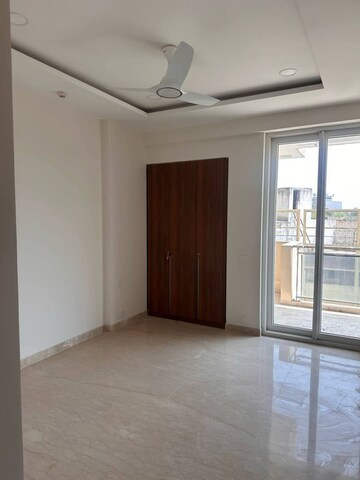 Room in 3 BHK Builder Floor at Ambience Creacions, Sector 22 – for Rent