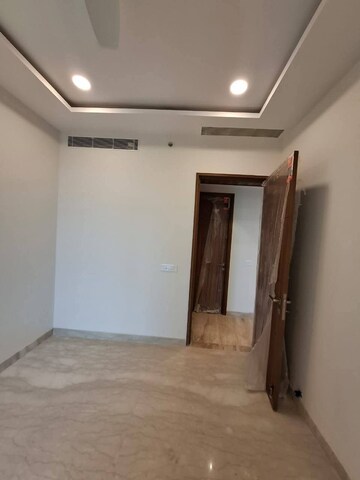 Room in 3 BHK Builder Floor at Ambience Creacions, Sector 22 – for Rent