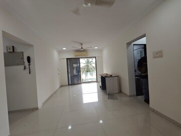 Room in 3 BHK Apartment at Godrej Serenity, Chembur – for Rent