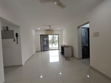 Room in 3 BHK Apartment at Godrej Serenity, Chembur – for Rent