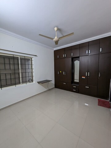 Room in 3 BHK Builder Floor at Hsr Layout – for Rent