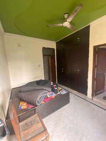 Bedroom in 2 BHK Villa at Shakarpur – for Rent
