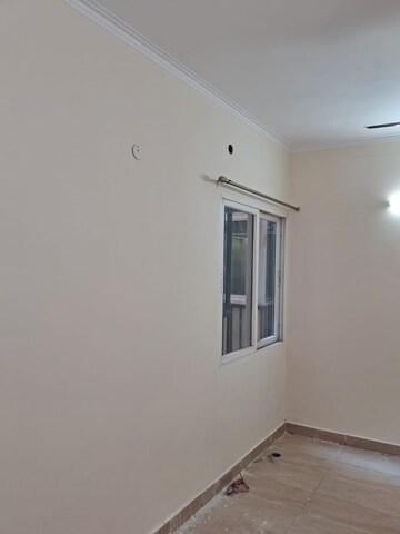 Room in 2 BHK Apartment at Sector 16c Greater Noida – for Rent