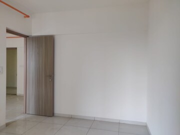 Room in 1 BHK Apartment at Godrej Nirvaan, Themghar – for Rent