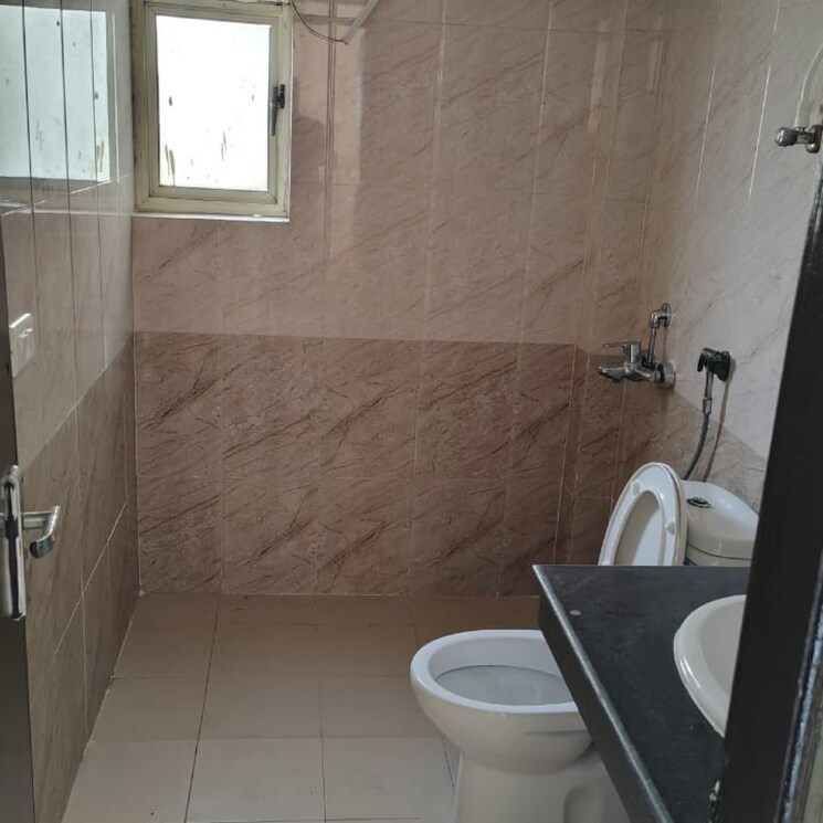 Bathroom, nimbus-the-hyde-park 3 Bedroom 1835 Sq.Ft. Apartment In Sector 78 Noida 8807787