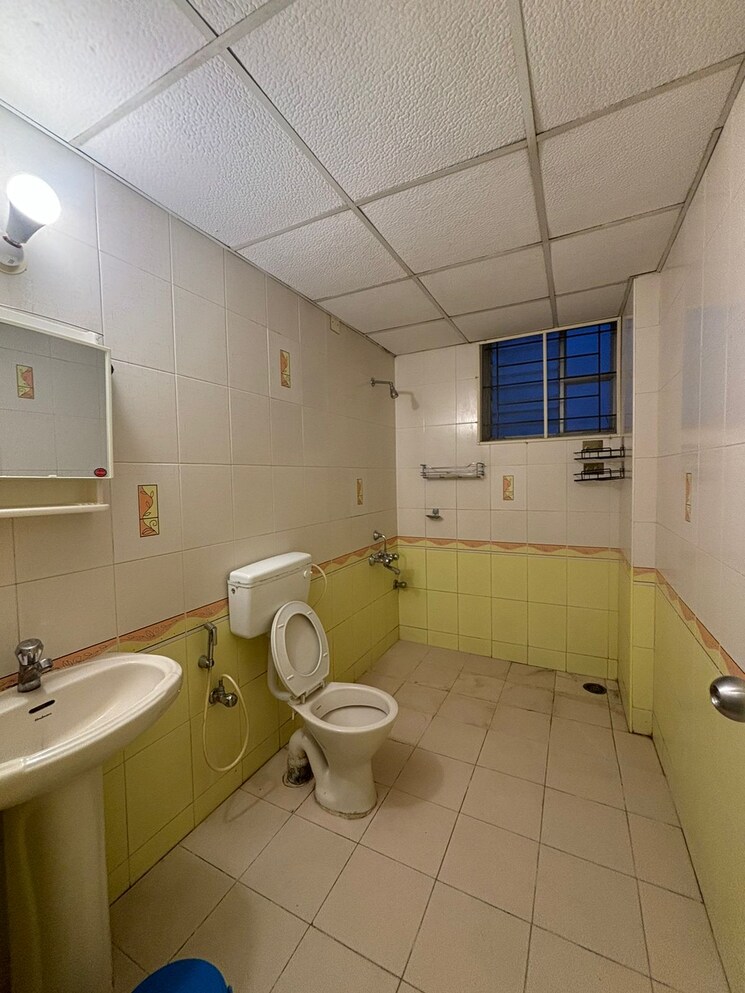 Bathroom, hsr layout 3 Bedroom 2245 Sq.Ft. Builder Floor In Hsr Layout Bangalore 8807790