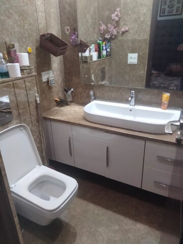 Bathroom in 3 BHK Builder Floor at Safdarjung Enclave – for Rent