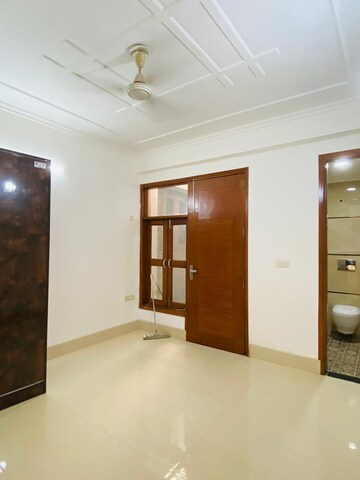 Room in 2 BHK Builder Floor at Neb Sarai – for Rent