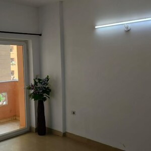 Room in 3 BHK Apartment at Supertech Cape Town, Sector 74 – for Sale