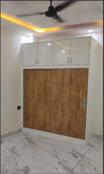 Furnished Amenities in 3.5 BHK Builder Floor at Sector 19 Dwarka – for Sale