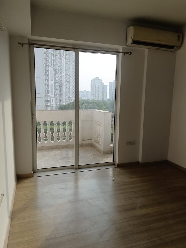 Room, dlf-regal-gardens 3 Bedroom 1818 Sq.Ft. Apartment In Sector 90 Gurgaon 8807848