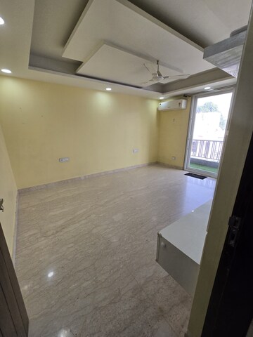 Kitchen in 4 BHK Apartment at DLF Atria, Dlf Phase ii – for Sale