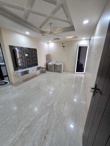 Room in 4 BHK Apartment at DLF Atria, Dlf Phase ii – for Sale