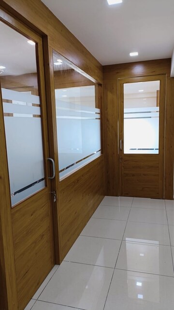 Room in  Office Space at Sun Westbank, Navrangpura – for Rent