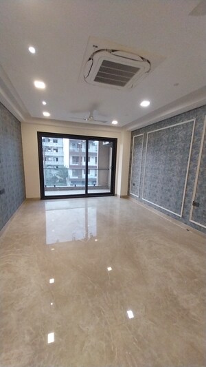 Room in 5 BHK Builder Floor at BP Homes, Sector 85 – for Sale