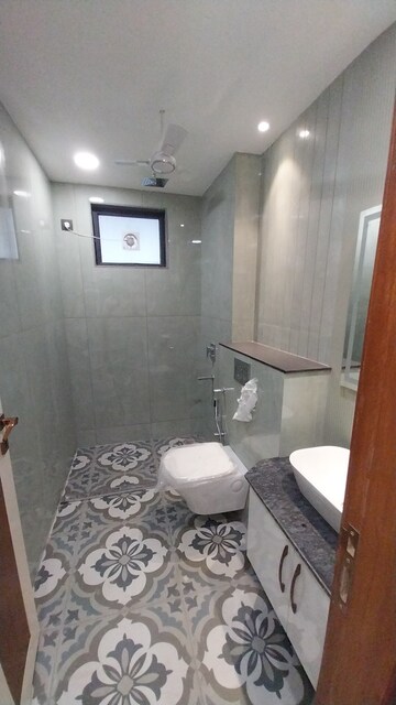 Bathroom in 5 BHK Builder Floor at BP Homes, Sector 85 – for Sale